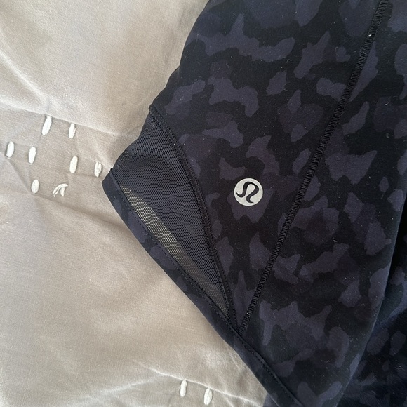 Lululemon Hotty Hot Lined Shorts - Picture 3 of 3